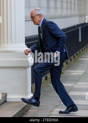 Londres, Royaume-Uni. 20 novembre 2023. Sir Patrick Vallance, conseiller scientifique en chef de forner auprès du gouvernement, arrive témoigner lors de l’enquête Covid-19. Elle était conseillère principale pendant la pandémie lorsque Boris Johnson était Premier ministre. Il a remis son journal comme preuve. Crédit : Karl Black/Alamy Live News Banque D'Images