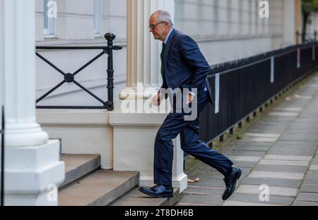 Londres, Royaume-Uni. 20 novembre 2023. Sir Patrick Vallance, conseiller scientifique en chef de forner auprès du gouvernement, arrive témoigner lors de l’enquête Covid-19. Elle était conseillère principale pendant la pandémie lorsque Boris Johnson était Premier ministre. Il a remis son journal comme preuve. Crédit : Karl Black/Alamy Live News Banque D'Images