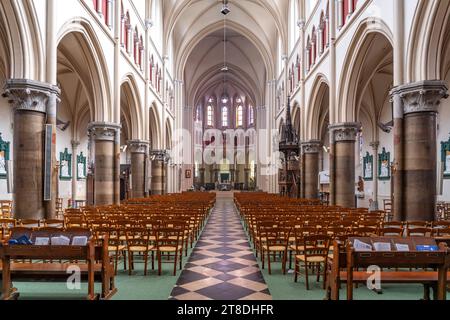 Innenraum der Kirche Saint Pierre in Calais, Frankreich | l'église Saint-Pierre interior, Calais, France Banque D'Images