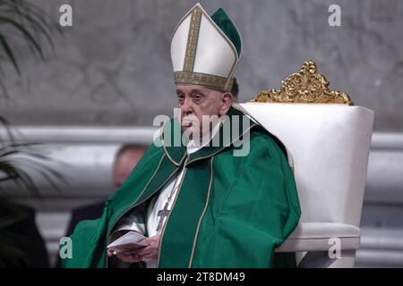 Cité du Vatican, Vatican, 19 novembre 2023. Le Pape François préside une messe pour les pauvres à l'occasion de la VII Journée mondiale des pauvres à Saint Basilique Pierre au Vatican. Maria Grazia Picciarella/Alamy Live News Banque D'Images