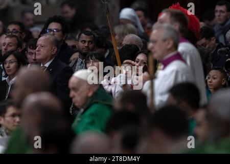 Cité du Vatican, Vatican, 19 novembre 2023. Le Pape François préside une messe pour les pauvres à l'occasion de la VII Journée mondiale des pauvres à Saint Basilique Pierre au Vatican. Maria Grazia Picciarella/Alamy Live News Banque D'Images