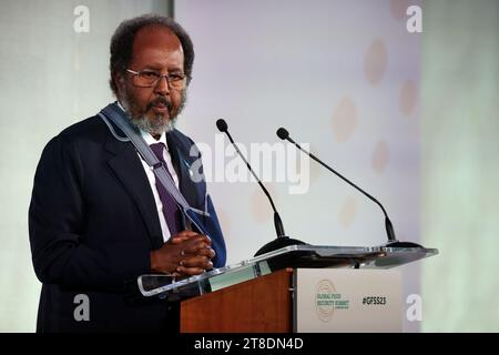 Le président somalien Hassan Sheikh Mohamud au Sommet mondial sur la sécurité alimentaire à Londres. Le sommet, accueilli par le Royaume-Uni en partenariat avec les Émirats arabes Unis, la Somalie, la Fondation Bill & Melinda Gates et le Fonds d'investissement pour l'enfance, vise à galvaniser l'action contre la faim et la malnutrition. Date de la photo : lundi 20 novembre 2023. Banque D'Images