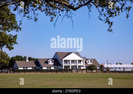 Vue de face de Southfork Ranch, le ranch de la telenovela Dallas, Texas, USA Banque D'Images