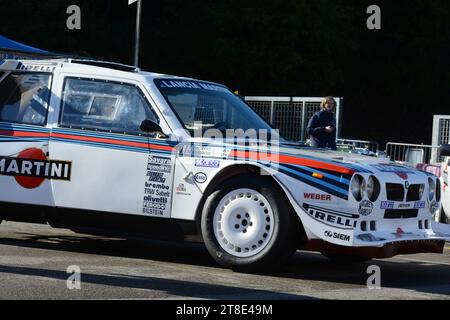 Varano, Italie - 11 novembre 2023 : lancia Rally S4 luxe ET VOITURE DREEM EN EXPOSITION Banque D'Images