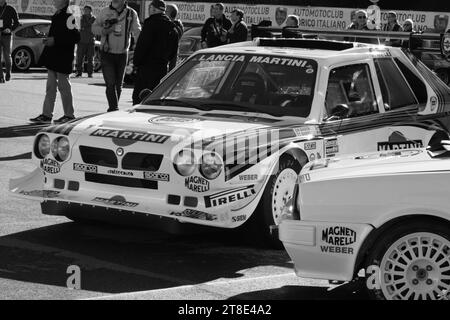 Varano, Italie - 11 novembre 2023 : lancia Rally S4 luxe ET VOITURE DREEM EN EXPOSITION Banque D'Images