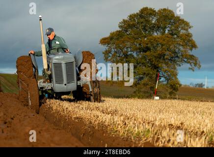 DUNS, Scottish Borders, Écosse, Royaume-Uni. 19 novembre 2023. Images du match de labour organisé par le Merse Vintage Ploughing Club à Bellshiel Banque D'Images