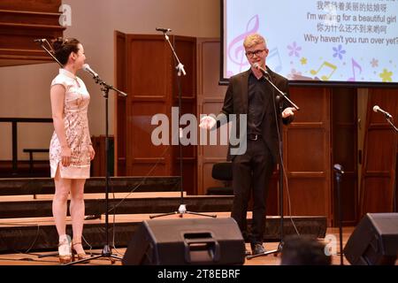 Adélaïde, Australie. 18 novembre 2023. Les participants concourent au concours Australian Voice Chinese-Singing Competition 2023 à Adélaïde, Australie, le 18 novembre 2023. POUR ALLER AVEC 'concours de chant chinois tenu en Australie méridionale' crédit : Tony ni/Xinhua/Alamy Live News Banque D'Images