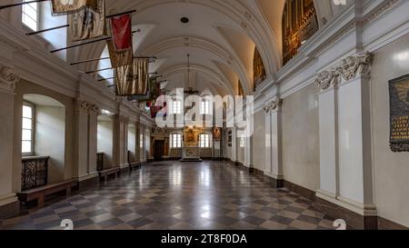 Pologne, Czestochowa - 19 juillet 2023 : salle haute du monastère fortifié et de l'église Jasna Gora. Lieu de pèlerinage catholique polonais avec l'icône miraculeuse de la Vierge Noire. Banque D'Images