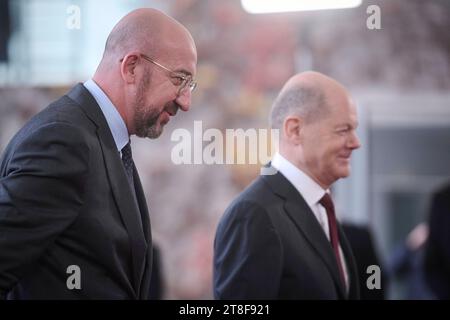 Berlin, Vorfahrt der Teilnehmer zum Compact with Africa im Bundeskanzleramt Bundeskanzler OLAF Scholz SPD begrüßt Kristalina Georgiewa geschäftsführende Direktorin des Internationalen Währungsfonds, IWF im Rahmen des Compact with Africa am 20.11.2023 im Bundeskanzleramt in Berlin. Berlin Bundeskanzleramt Berlin Deutschland *** Berlin, avant les participants au Pacte avec l'Afrique à la Chancellerie fédérale le Chancelier fédéral OLAF Scholz SPD accueille Kristalina Georgiewa Directrice générale du Fonds monétaire international, FMI au Compact avec l'Afrique le 20 11 2023 au Federal Cha Banque D'Images