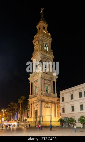 Pompéi, Italie, 30 octobre 2023 - Campanile del Santuario Della Madonna Di Pompei (tour de la cathédrale de Pompéi) Banque D'Images