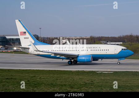 Le Boeing C-40 Clipper du gouvernement des États-Unis d'Amérique décolle de l'aéroport de Lviv Banque D'Images