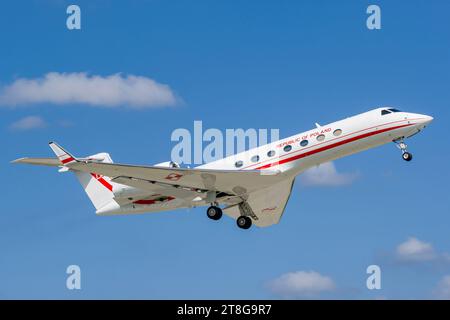 L'avion VIP Gulfstream G550 du gouvernement polonais décolle de Lviv Banque D'Images