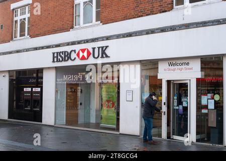 Slough, Royaume-Uni. 20 novembre 2023. Une banque HSBC UK à Slough High Street. Crédit : Maureen McLean/Alamy Banque D'Images