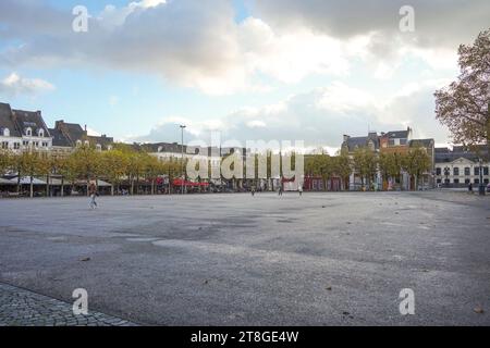 Vrijthof Square Maastricht avec bars et terrasses, Limbourg, pays-Bas. Banque D'Images