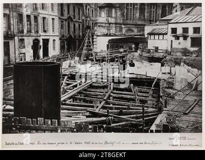 Vue tirée des œuvres de la Banque de France en 1865, rue Baillif et rue des bons-enfants, 1e arrondissement, Paris, auteur du modèle, photographe, en 15-10-1865, Photographie, Arts graphiques, photographie, tirage au bromure d'argent Gelatino, Dimensions - travail : hauteur : 16,5 cm, largeur : 22,8 cm, Dimensions - marge:, hauteur : 17,6 cm, largeur : 23,9 cm Banque D'Images