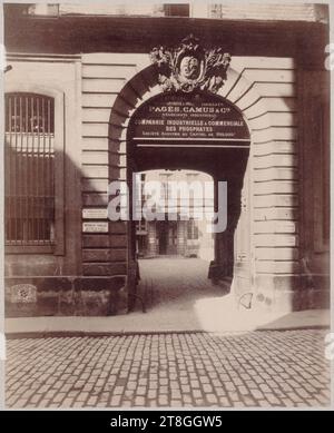 Ancien Hôtel de Choisy (Hôtel d'Estrées), 8 rue Barbette, 3e arrondissement, Paris, Atget, Eugène (Jean Eugène Auguste Atget), photographe, Photographie, Arts graphiques, Albumen print, dimensions - travail : hauteur : 22cm, largeur : 17.6cm Banque D'Images