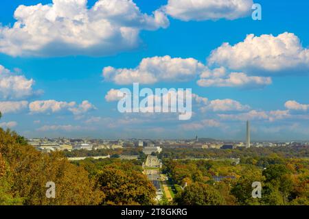 Vue de Washington DC depuis le sommet de la colline du cimetière d'Arlington en Virginie Banque D'Images