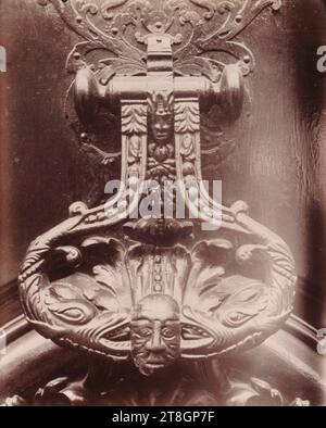 Knocker, Hôtel d'Albret, 31 rue des Francs Bourgeois, 3e arrondissement, Paris, Atget, Eugène (Jean Eugène Auguste Atget), photographe, Photographie, Arts graphiques, Albumen print, dimensions - travail : hauteur : 22,1 cm, largeur : 18,1 cm Banque D'Images