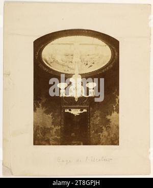 Reportage d'Edmond Bacot à Hauteville House : la coupole et le lustre de l'escalier, 1862, Bacot, Edmond, photographe, ete 1862, 3e quart 19e siècle, Maison Victor Hugo - Maison Hauteville, Photographie, Photographie, tirage albumen, Guernesey, dimensions - travail : hauteur : 8,4 cm, largeur : 6,2 cm, Dimensions - monture antique:, hauteur : 12,5 cm, largeur : 10,8 cm Banque D'Images