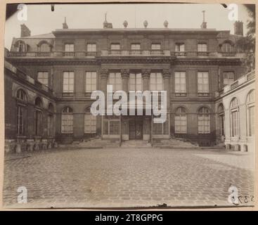 Hôtel de Chanac (Hôtel du Châtelet), Palais archiépiscopal, 127 rue de Grenelle, 7e arrondissement, Paris, Atget, Eugène (Jean Eugène Auguste Atget), photographe, Photographie, Arts graphiques, tirage albumen, dimensions - travail : hauteur : 17.9cm, largeur : 22cm Banque D'Images