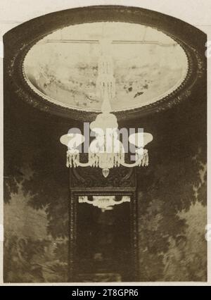Reportage d'Edmond Bacot à Hauteville House : la coupole et le lustre de l'escalier, 1862, Bacot, Edmond, photographe, ete 1862, 3e quart 19e siècle, Maison Victor Hugo - Maison Hauteville, Photographie, Photographie, tirage albumen, Guernesey, dimensions - travail : hauteur : 8,4 cm, largeur : 6,2 cm, Dimensions - monture antique:, hauteur : 12,5 cm, largeur : 10,8 cm Banque D'Images