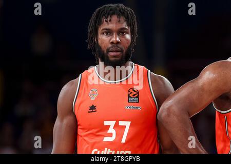 Barcelone, Espagne. 17 novembre 2023. BARCELONE, ESPAGNE - NOVEMBRE 17 : semi ojeleye de Valencia basket lors du match de Turkish Airlines Euroleague entre le FC Barcelone et Valencia basket au Palau Blaugrana le 17 novembre 2023 à Barcelone, Espagne crédit : DAX Images/Alamy Live News Banque D'Images