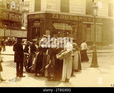 Marchand des quatre saisons, rue Broca, quartier Mouffetard, 5e arrondissement, Paris, Atget, Eugène (Jean Eugène Auguste Atget), photographe, en 1898, Photographie, Arts graphiques, photographie, tirage albumen, Dimensions - oeuvre : hauteur : 17,5 cm, largeur : 23,1 cm, Dimensions - montage original:, hauteur : 23,7 cm, largeur : 29,9 cm Banque D'Images