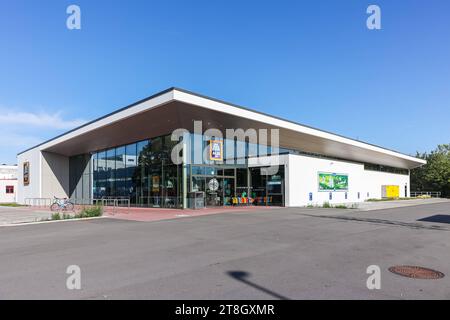 Aldi Süd moderne filiale Discounter Supermarkt Laden Geschäft in Stuttgart Stuttgart, Deutschland - 30. Juillet 2023 : Aldi Süd moderne filiale Discounter Supermarkt Laden Geschäft in Stuttgart, Deutschland. *** Aldi Süd magasin de supermarché de branche moderne à Stuttgart Stuttgart, Allemagne 30 juillet 2023 Aldi Süd magasin de supermarché de branche moderne à Stuttgart, Allemagne crédit : Imago/Alamy Live News Banque D'Images