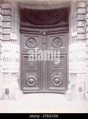 Porte de bus de l'Hôtel de Beauvais, 68 rue François-Miron, 4e arrondissement, Paris, Atget, Eugène (Jean Eugène Auguste Atget), photographe, en 1900, Photographie, Arts graphiques, photographie, tirage albumen, Dimensions - oeuvre : hauteur : 21,4 cm, largeur : 17,8 cm Banque D'Images