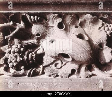 Porte d'entrée du musée Cluny, détail, 24 rue du Sommerard, 5e arrondissement, Paris, Atget, Eugène (Jean Eugène Auguste Atget), photographe, en 1902, Photographie, Arts graphiques, photographie, tirage albumen, Dimensions - oeuvre : hauteur : 21,8 cm, largeur : 18,1 cm Banque D'Images