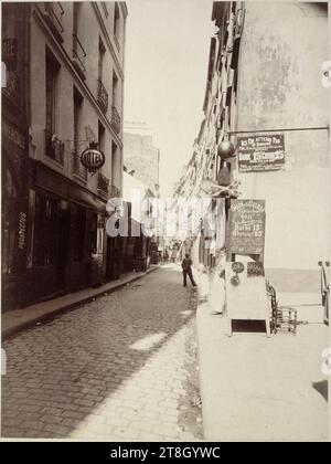 Rue de Bièvre (du boulevard Saint-Germain vers la Seine), 5e arrondissement, Paris, Atget, Eugène (Jean Eugène Auguste Atget), photographe, Photographie, Arts graphiques, Albumen print, dimensions - travail : hauteur : 21,1 cm, largeur : 17,1 cm Banque D'Images