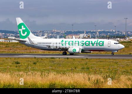 Transavia Boeing 737-800 Flugzeug Flughafen Paris Orly à Frankreich Paris, Frankreich - 4. Juin 2022 : Ein Boeing 737-800 Flugzeug der Transavia France mit dem Kennzeichen F-HUYB auf dem Flughafen Paris Orly ORY in Frankreich. *** Transavia Boeing 737 800 Aircraft Paris Orly Airport en France Paris, France 4 juin 2022 un Boeing 737 800 Transavia France immatriculé F HUYB à Paris Orly ORY Airport en France Credit : Imago/Alamy Live News Banque D'Images