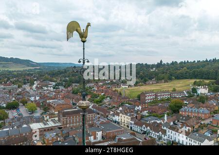 Dorking, Surrey, Royaume-Uni- vue aérienne de la girouette Dorking sur l'église St Martins Banque D'Images