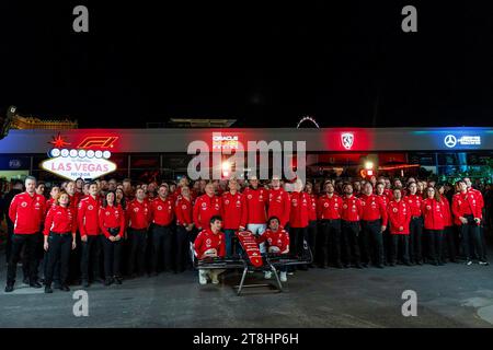 Las Vegas, Vereinigte Staaten. 18 novembre 2023. 18 novembre 2023, Las Vegas Street circuit, Las Vegas, FORMULE 1 HEINEKEN SILVER LAS VEGAS GRAND PRIX 2023, dans la photo de groupe de Ferrari Credit : dpa/Alamy Live News Banque D'Images