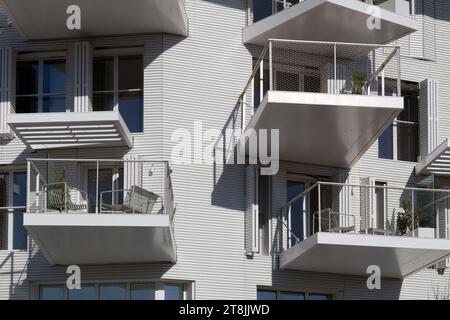 Bâtiment moderne ' l'arbre blanc ', les berges du Lez. Montpellier, Occitanie, France Banque D'Images