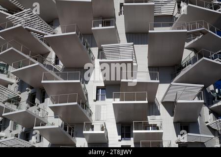 Bâtiment moderne ' l'arbre blanc ', les berges du Lez. Montpellier, Occitanie, France Banque D'Images