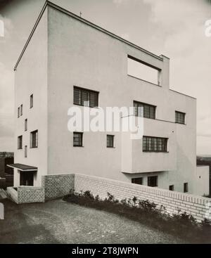 Villa Dr. Ing. Frantisek et Milada Müller, Prague-Stresovice, nad Hradnim vodejemem 14, République tchèque, vue oblique avec côté entrée, Martin Gerlach jun., Vienne 1879 - 1944 Vienne, 1928-1930, prise en 1930, photographie, gélatine argentée, papier photo : 19,2 × 16,6 cm, 7 9/16 × 6 9/16 po., verso : M.M.'Architect Adolf Loos / Haus Müller in Prague,', étiquette, M.U.'S.136 Fig.177', crayon, Autriche Banque D'Images