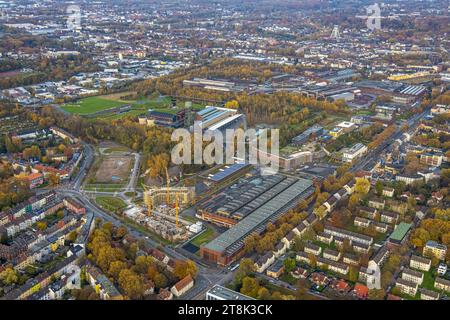 Luftbild, Baustelle mit Neubau TRIUM Bürogebäude Bochum GmbH & Co KG, Wattenscheider Straße mit Kreisverkehr, ThyssenKrupp Steel Europe AG Materialwirtschaft Warenlager, Westpark Ansicht mit Industrieanlagen und Jahrhunderthalle Eventlocation, hinten der Förderturm des Bergbaumuseums, Wohngebiet UNThyrunderno-RUNDRO, NorxOdren Deutschland, Westpheral Odren, RNOxOstruit chantier avec nouveau bâtiment de bureaux TRIUM Bochum GmbH Co KG, Wattenscheider Straße avec rond-point, ThyssenKrupp Steel Europe AG entrepôt de gestion des matériaux, nous Banque D'Images