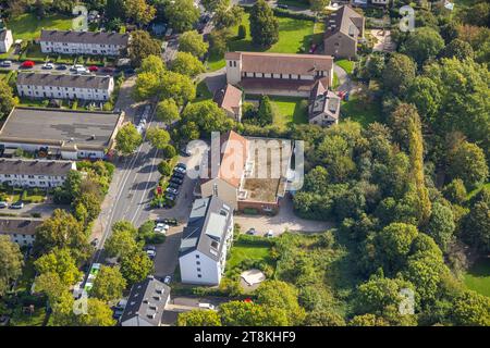 Vue aérienne, paroisse orthodoxe roumaine de St. Demetrios le Nouveau, St. George's Catholic Kindergarten, Hörde, Dortmund, région de la Ruhr, Rhénanie du Nord-Westphalie Banque D'Images