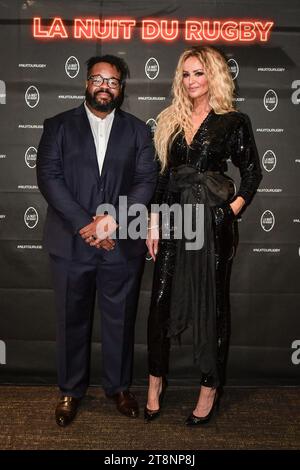 Paris, France. 20 novembre 2023. Mathieu Bastareaud (à gauche) et Adriana Karembeu posent pour un photocall aux côtés de la mannequin et actrice slovaque Adriana Karembeu lors de la cérémonie de la nuit du Rugby organisée par la Ligue française de Rugby à l'Olympia de Paris le 20 novembre 2023. Photo de Firas Abdullah/ABACAPRESS.COM crédit : Abaca Press/Alamy Live News Banque D'Images