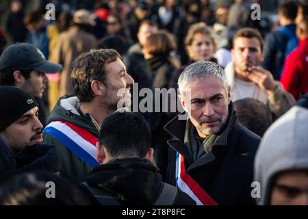 Paris, France. 19 novembre 2023. Thomas portes et Jérôme Legavre, députés du groupe parlementaire la France Insoumise, vus lors de la manifestation. Près de 500 personnes ont manifesté sur la place Nelson Mandela, à Nanterre, en périphérie de Paris, contre la libération du policier qui a tiré sur le jeune Nahel, fin juin de cette année. Crédit : SOPA Images Limited/Alamy Live News Banque D'Images