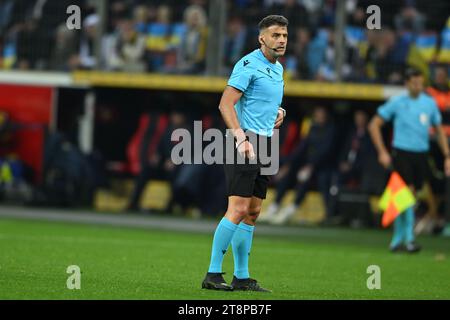 Leverkusen, Allemagne. 20 novembre 2023. Jesus Gil (arbitre) lors du match UEFA 'qualification européenne 2023-2024' entre Ukraine 0-0 Italie au BayArena Stadium le 20 novembre 2023 à Leverkusen, Allemagne. Crédit : Maurizio Borsari/AFLO/Alamy Live News crédit : AFLO Co. Ltd./Alamy Live News Banque D'Images