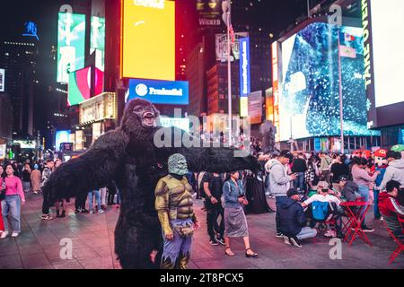Costume de gorille dans Time Square. Banque D'Images