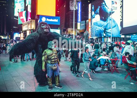 Costume de gorille dans Time Square. Banque D'Images