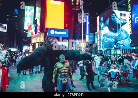 Costume de gorille dans Time Square. Banque D'Images