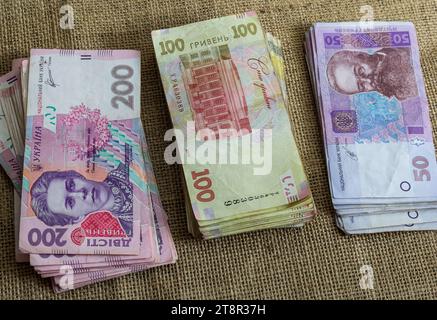 Lots de billets de banque hryvnia ukrainiens. Billets de banque hryvnia ukrainiens, grande quantité en paquets. Banque D'Images