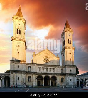 St. Ludwig Church Munich au coucher du soleil, Allemagne Banque D'Images