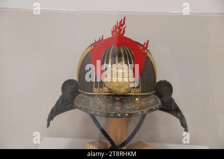 Armure de guerrier samouraï, musée folklorique de la ville de Chiba, construit dans le style ancien du château de Chiba, Chiba, Japon Banque D'Images