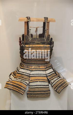 Armure de guerrier samouraï, musée folklorique de la ville de Chiba, construit dans le style ancien du château de Chiba, Chiba, Japon Banque D'Images