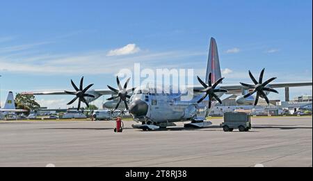 Lockheed C-130 Hercules, il y a plusieurs avions différents utilisés pour voler vers l'Antarctique. L'US Air Force vole des avions de transport militaires C-130 et C-17 de Christchurch, en Nouvelle-Zélande, vers l'Antarctique Banque D'Images